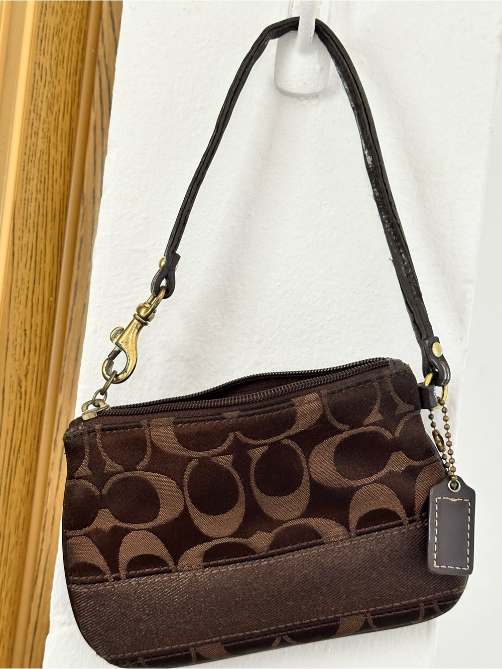 Coach Signature Jacquard Canvas Wristlet Brown/Tan – Preloved, Functional - Picture 2 of 7